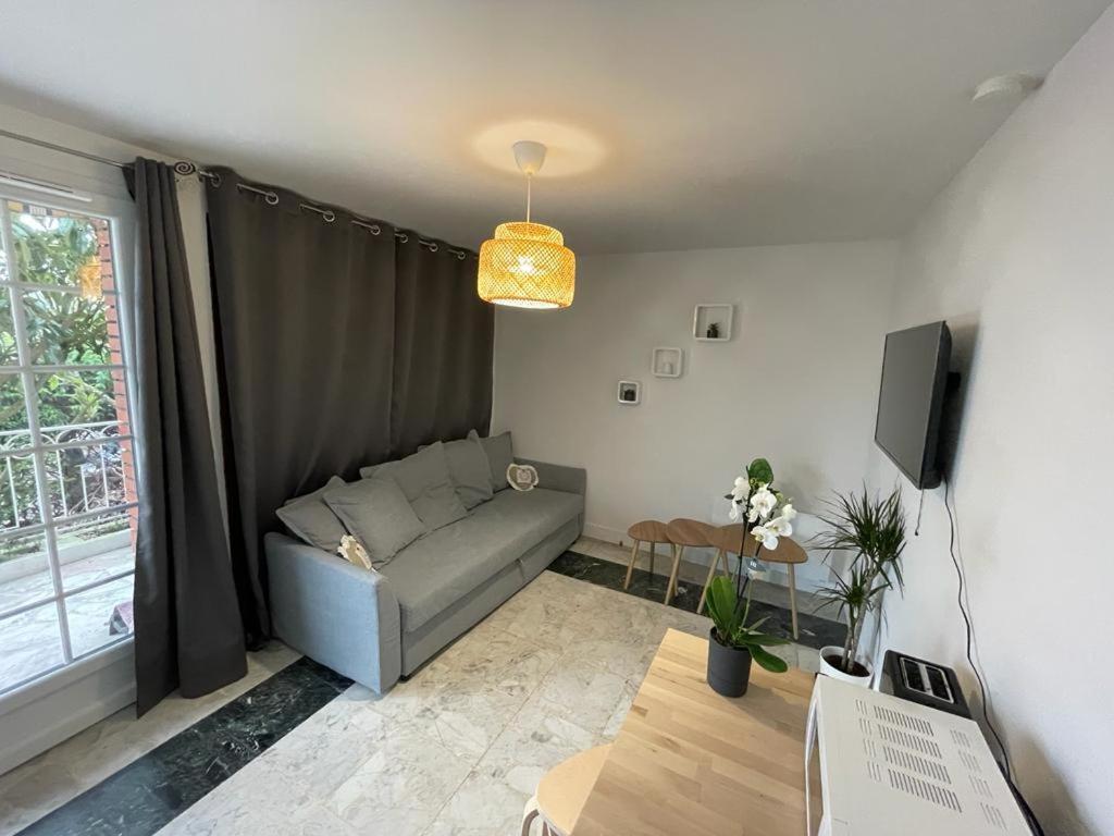Tremblay-en-France Joli T2, Terrasse Et Jardin, Ideal Pour Familles, A 15 Min De L'Aeroport Roissy Cdg מראה חיצוני תמונה