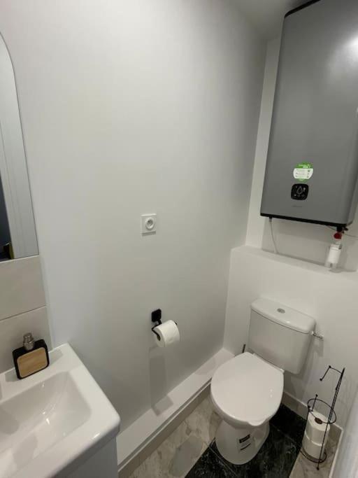 Tremblay-en-France Joli T2, Terrasse Et Jardin, Ideal Pour Familles, A 15 Min De L'Aeroport Roissy Cdg מראה חיצוני תמונה