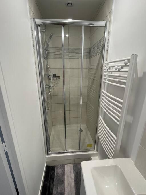 Tremblay-en-France Joli T2, Terrasse Et Jardin, Ideal Pour Familles, A 15 Min De L'Aeroport Roissy Cdg מראה חיצוני תמונה