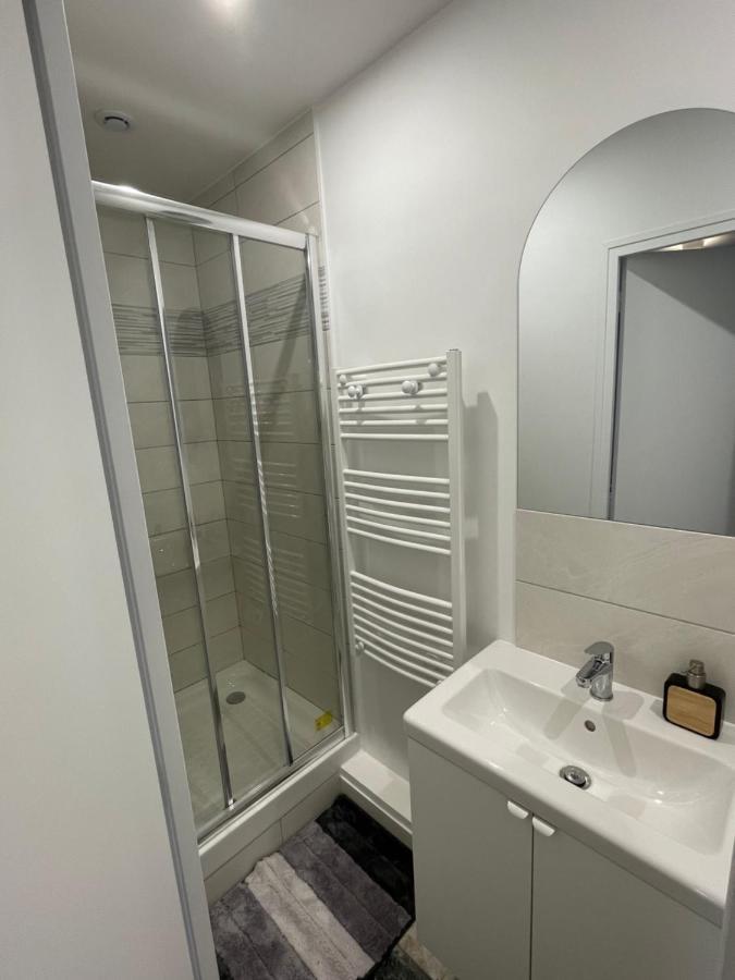 Tremblay-en-France Joli T2, Terrasse Et Jardin, Ideal Pour Familles, A 15 Min De L'Aeroport Roissy Cdg מראה חיצוני תמונה