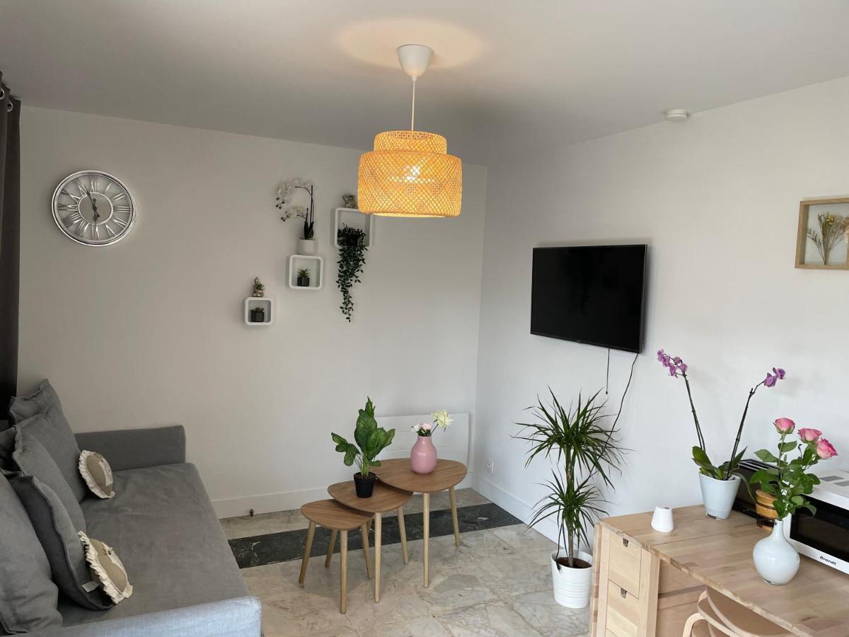 Tremblay-en-France Joli T2, Terrasse Et Jardin, Ideal Pour Familles, A 15 Min De L'Aeroport Roissy Cdg מראה חיצוני תמונה