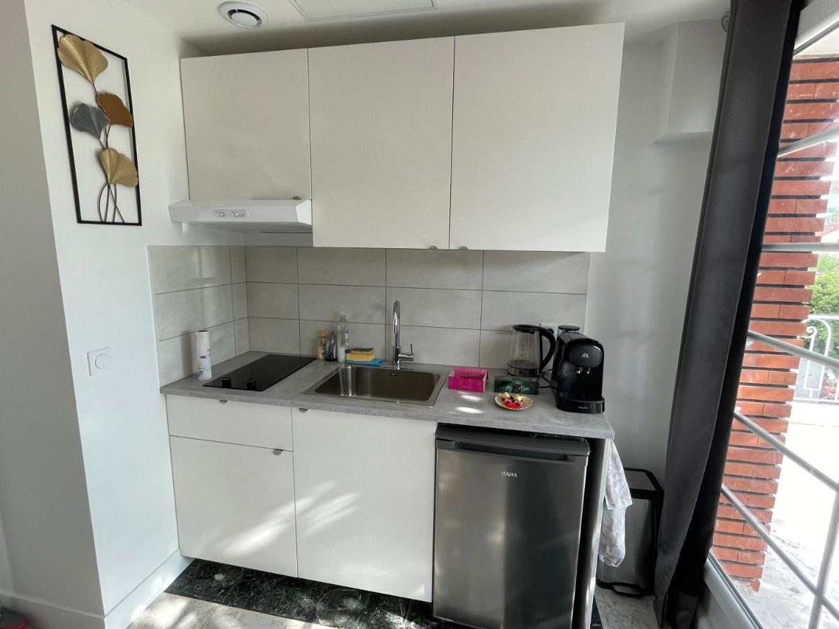 Tremblay-en-France Joli T2, Terrasse Et Jardin, Ideal Pour Familles, A 15 Min De L'Aeroport Roissy Cdg מראה חיצוני תמונה