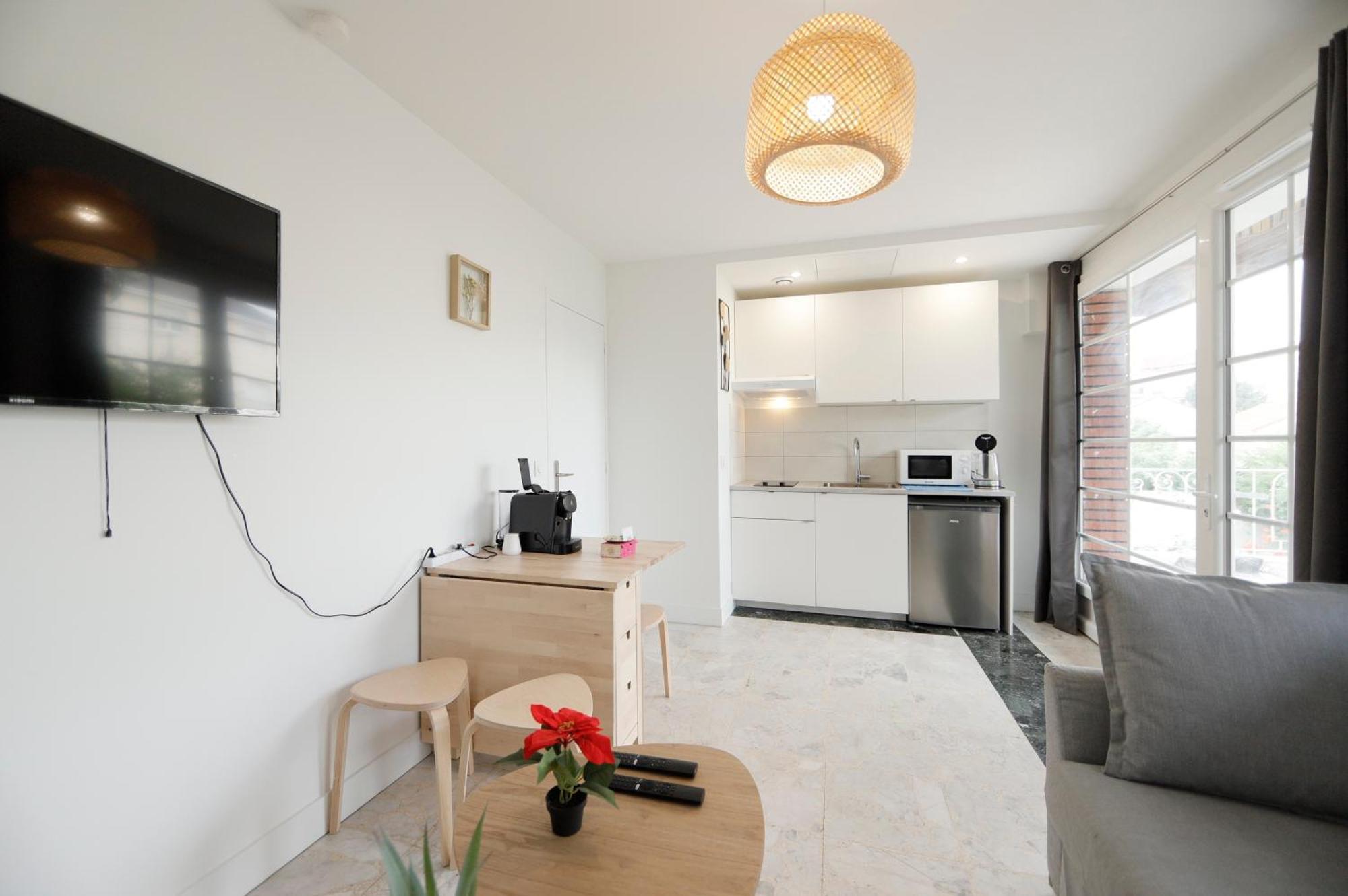 Tremblay-en-France Joli T2, Terrasse Et Jardin, Ideal Pour Familles, A 15 Min De L'Aeroport Roissy Cdg מראה חיצוני תמונה